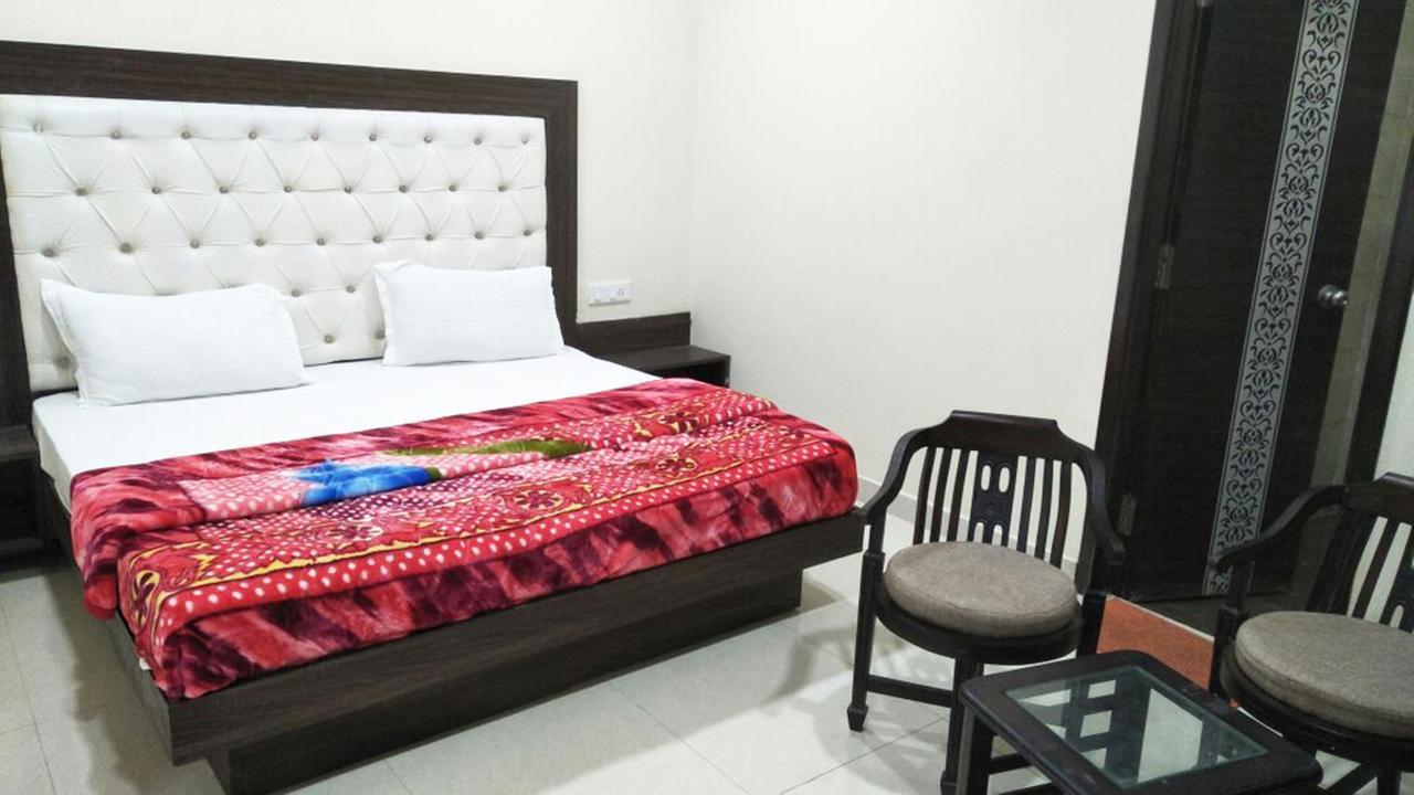 R.S Hotel & Restaurant Amritsar Eksteriør billede