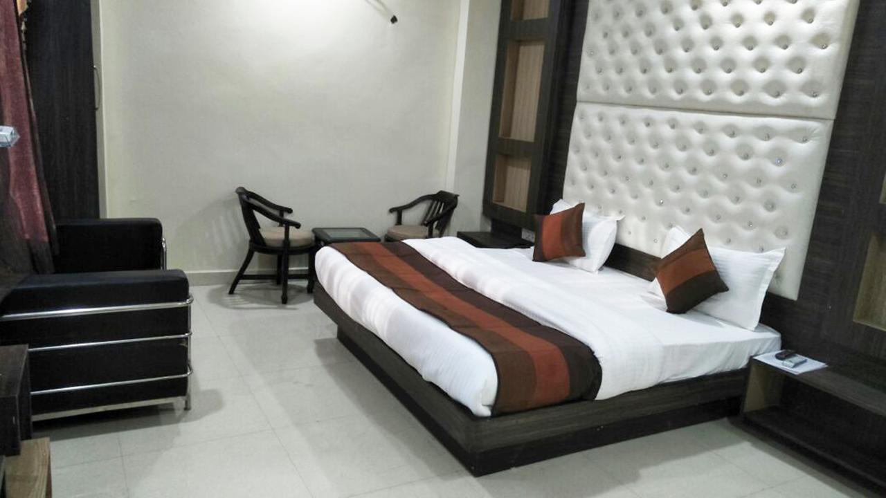 R.S Hotel & Restaurant Amritsar Eksteriør billede