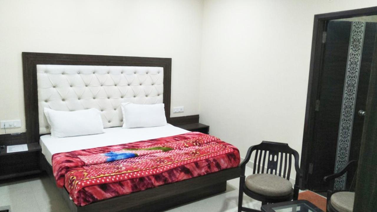 R.S Hotel & Restaurant Amritsar Eksteriør billede