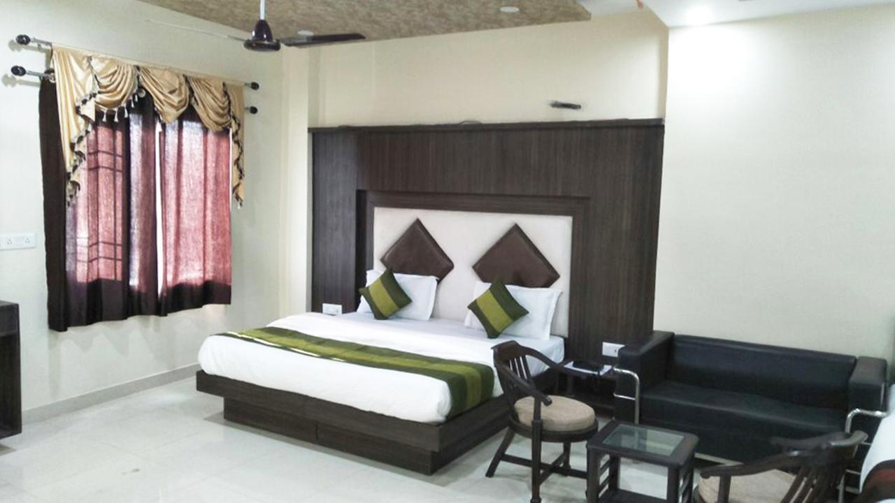 R.S Hotel & Restaurant Amritsar Eksteriør billede