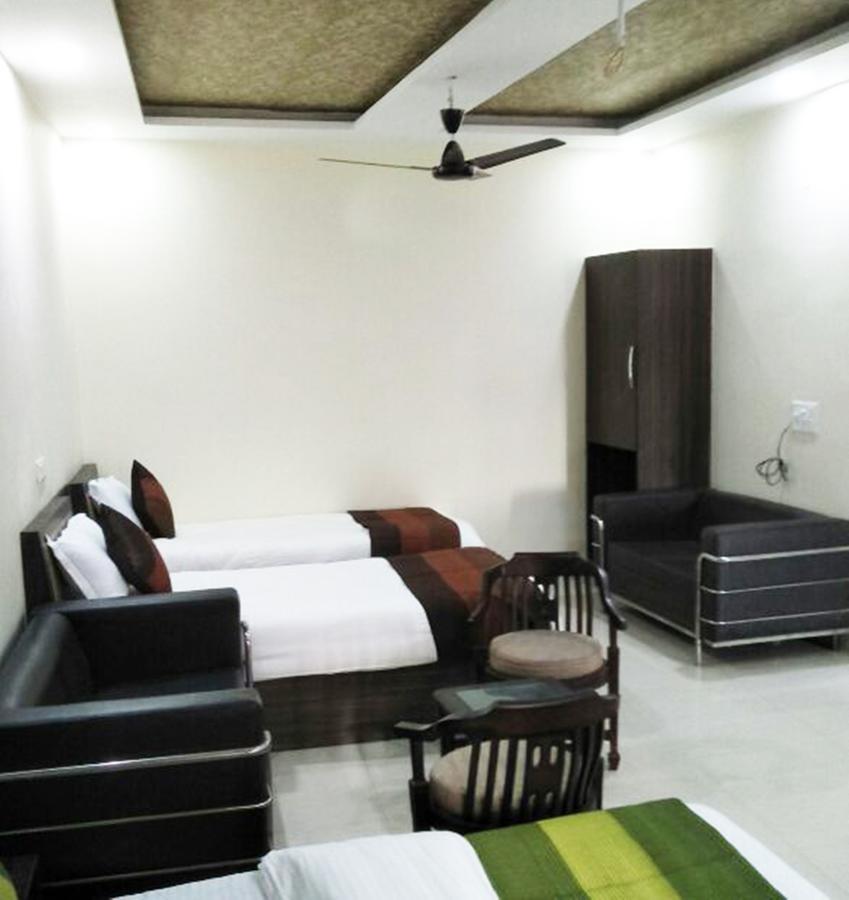 R.S Hotel & Restaurant Amritsar Eksteriør billede