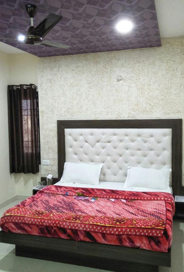 R.S Hotel & Restaurant Amritsar Eksteriør billede